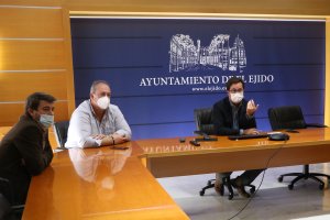 El alcalde de El Ejido y los ediles de Hacienda y Urbanismo.