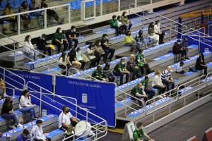 Los aficionados han regresado para animar a su equipo.