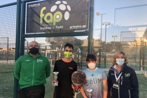 Los campeones con Miguel Ángel Más y Toñi Torres.