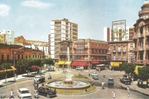 La Puerta Purchena en 1968, con los primeros semáforos que se ven debajo de la imagen.