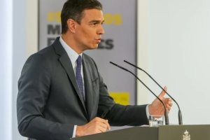 Pedro Sánchez en una rueda de prensa al comienzo de la desescalada