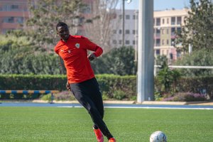 Umar Sadiq en el entrenamiento del equipo en el Anexo.