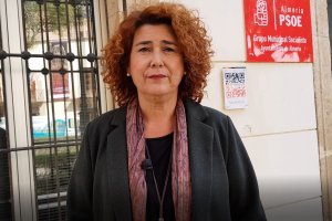 Amparo Ramírez, ante la sede de su partido
