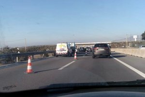 Retenciones en la A7 por un nuevo accidente de tráfico.