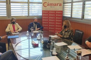 Reunión de la delegada del Gobierno con la Cámara de Comercio.
