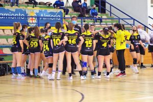 Las jugadoras del Bahía haciendo piña.