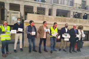 Protestas de los hosteleros almerienses este martes en la capital.