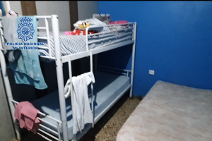 Imagen captura de las camas donde se alojaban.