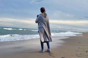 Imagen compartida por Sara Carbonero en Instagram en la que se le ve en una playa almeriense.