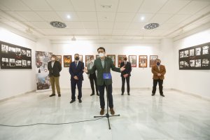 En la exposición se puede observar cómo han ido evolucionando los diferentes pasos y cofradías.