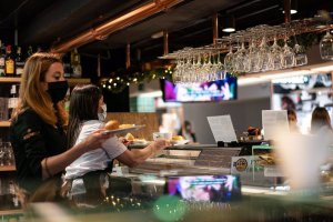 Ayudas de la Junta de Andalucía para hostelería, comercios, gimnasios y turismo.