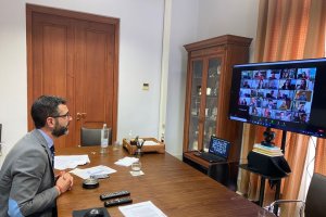 Alcalde durante la realización del pleno telemático