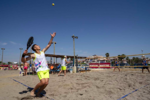 Partido de tenis playa. Fuente: fatenis.