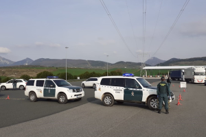 Un control de la Guardia Civil en la zona del Levante para evitar la llegada de forasteros.