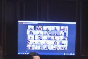 Imagen del presidente de la Diputación durante el Pleno.