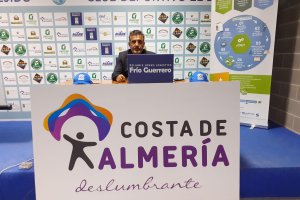 El presidente del club pasa revista.