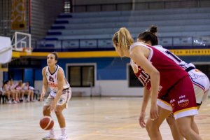 Las jugadoras almerienses acabaron con una victoria la temporada.