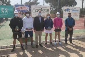 Emilio Viciana y María Dolores López se proclaman campeones provinciales júnior.