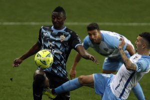 Umar Sadiq no tuvo su mejor tarde pero volvió a marcar.