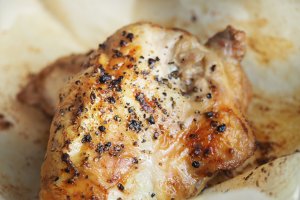 El pollo al horno destaca en nuestro menú de hoy martes.