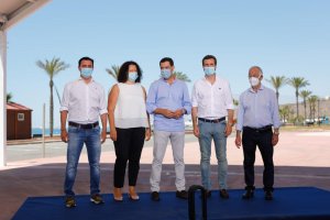 Gabriel Amat, a la derecha, junto a Pablo Casado y Juanma Moreno.