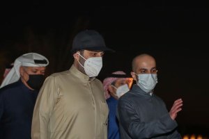 El presidente del Almería en el centro de la imagen.