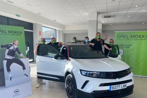 Equipo Opel en sus instalaciones de Huércal de Almería.