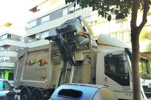 Servicio de recogida de basura en la capital almeriense