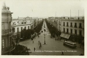 Puerta de Purchena y la Avenida de la República en Almería.