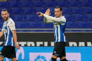 De Tomás celebrando el segundo gol ante el Almería en el RCDE Stadium.