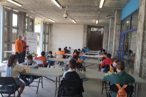 El escenario de las partidas con todo el control sanitario.