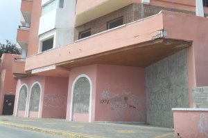 Accesos del antiguo hotel que fueron sellados.