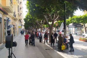 Largas colas desde primera hora.