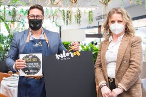 Felipe López, de Lua y María Luisa Cruz, diputada de Promoción Agroalimentaria.