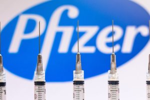 Pfizer necesitará una tercera dosis y un recuerdo anual.