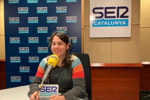 Nuria Vilamala en los estudios de la Cadena SER Catalunya.