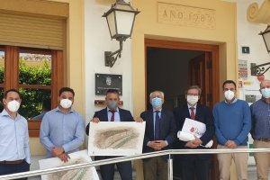 Visita del subdelegado y otros representantes institucionales a Antas.