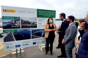 Representantes políticos de Almería en la inauguración del fondeadero.