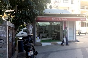 El Kiosco del Aguila está situado en la calle javier Sanz.