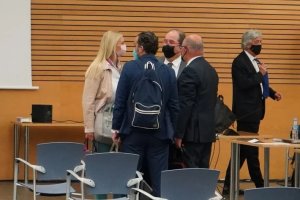 Carrasco y Alemán con sus abogados