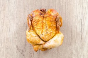 Pollo asado en su jugo para este martes.