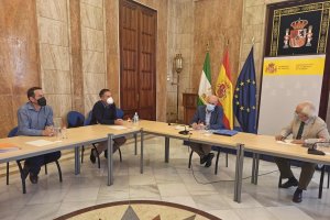 Reunión mantenida entre el subdelegado y el alcalde de Antas.