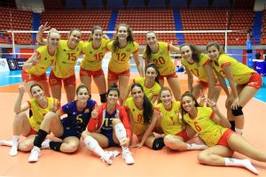 Ana Escamilla (17), celebrando la clasificación junto a las compañeras de Selección.