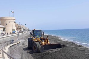 La arena llegará a la playa de Balerma.