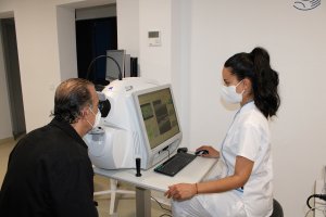 La vista cansada o presbicia, hoy en día se puede corregir junto con las cataratas de forma definitiva.