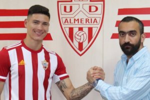 Darwin Núñez y Mohamed El Assy.