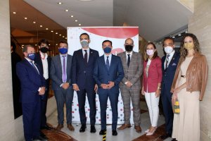 AJE Almería junto a representantes institucionales y empresariales.