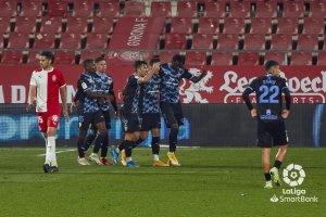 Tuvo que esperar el Almería para celebrar el gol de la victoria en Girona.