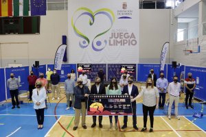 Puesta de largo en la pista del pabellón Moisés Ruiz.