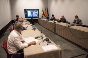 El presidente Juanma Moreno ha presidido de manera telemática el comité de expertos.